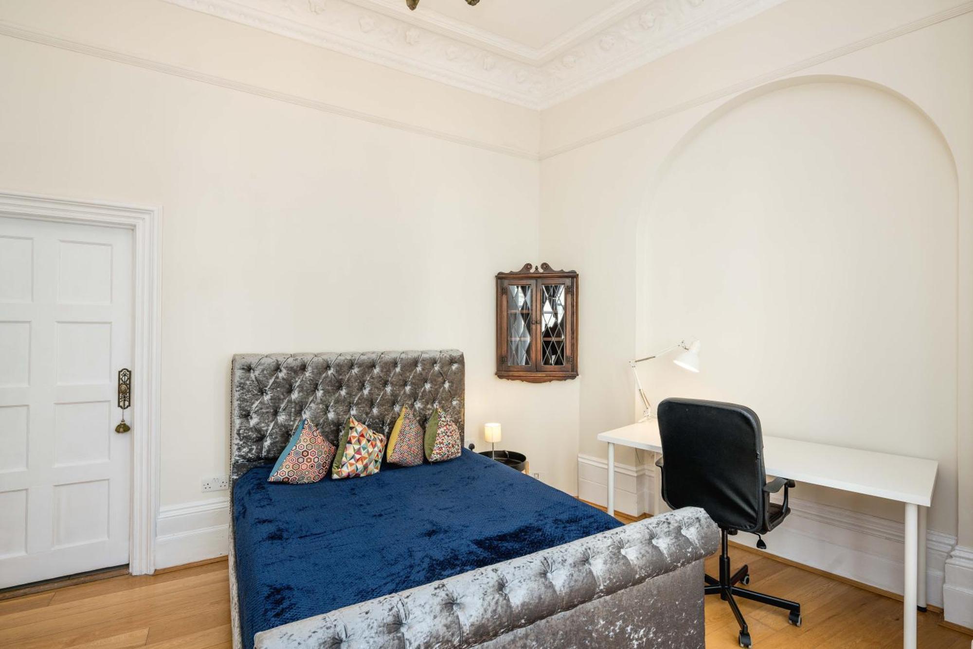 Four Beds By The Station Apartment London Exterior photo